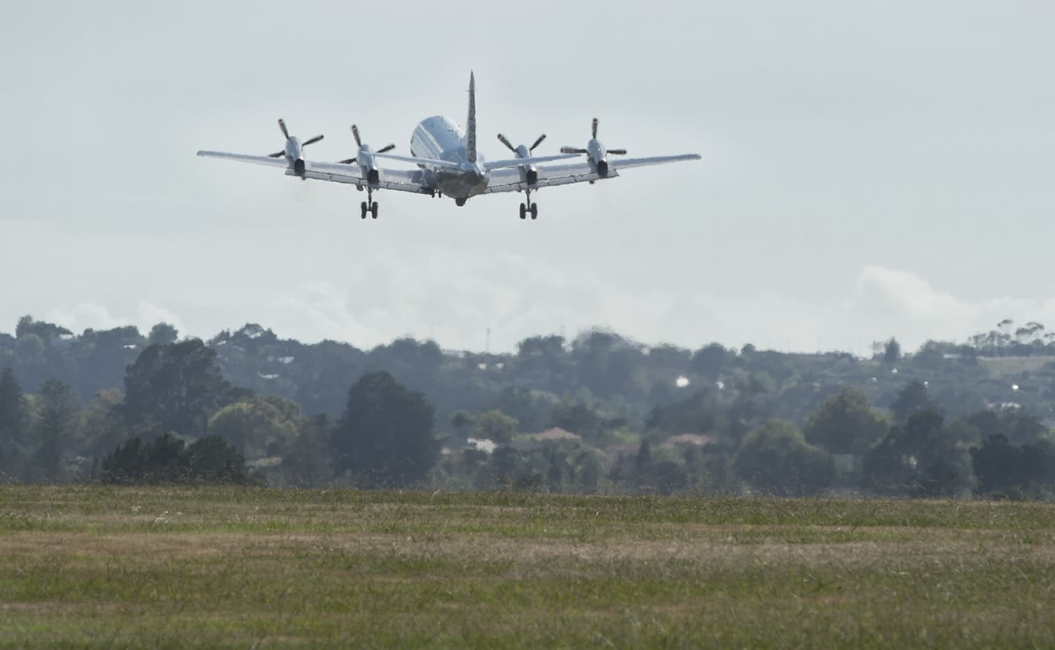 The P-3K2 Orion surveillance aircraft left this morning for the Middle East.