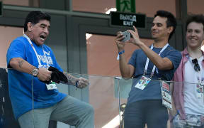 Diego Maradona has apologised for his comments about England's win over Colombia.