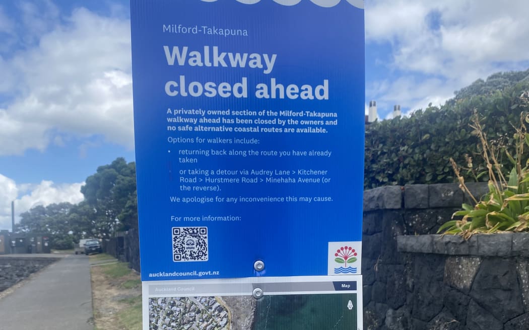 A sign warning walkers that a privately owned section of the Milford-Takapuna walkway has been closed.