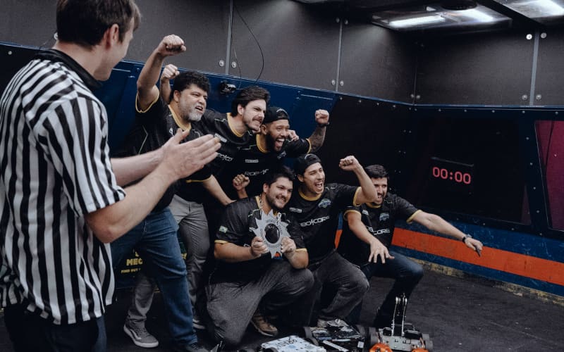 Robot Rampage: Enthusiasts watch epic final fight in Auckland | RNZ