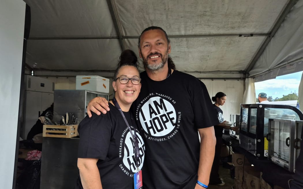 Kushette Jelley and Leroy Thompson from the Pātea Hāngi shop