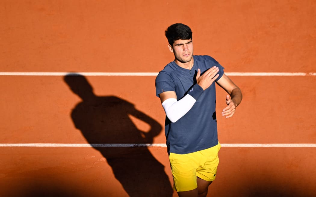 Carlos Alcaraz's French Open three-peat dreams dashed by wrist injury | RNZ  News