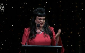 Tami Neilson presents the Silver Scroll Award to Lorde