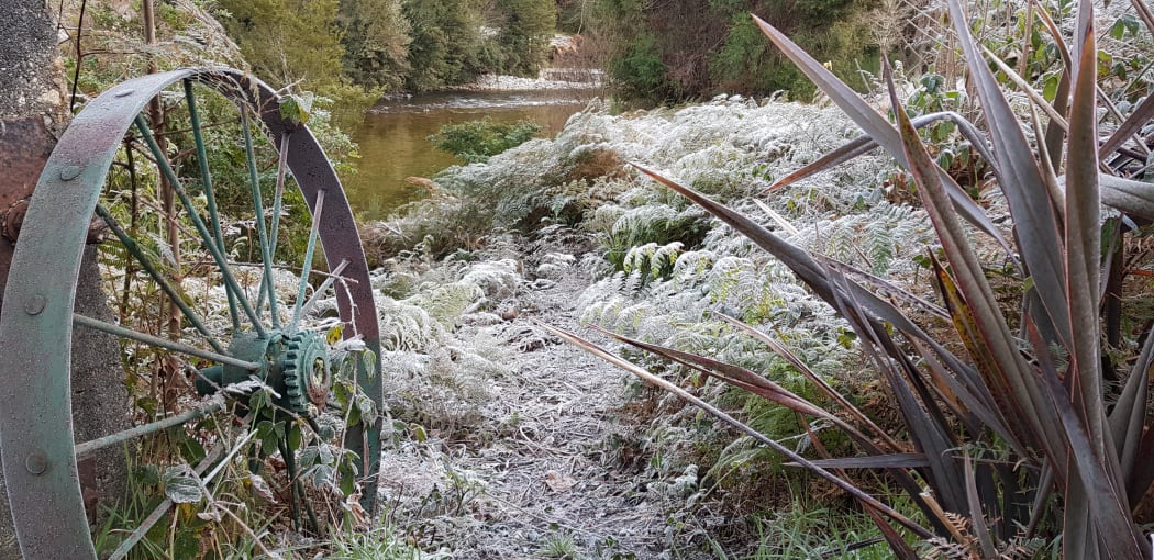 The Inangahua River has been known to freeze half over in severe winters.