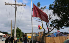The Kiingitanga flag flying at Ihumātao.