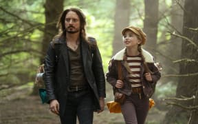 Elijah Wood and Nell Fisher in Bookworm.