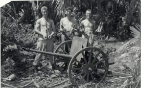 New Zealand soldiers Lepine, Gower and Finlayson with a Japanese mountain gun