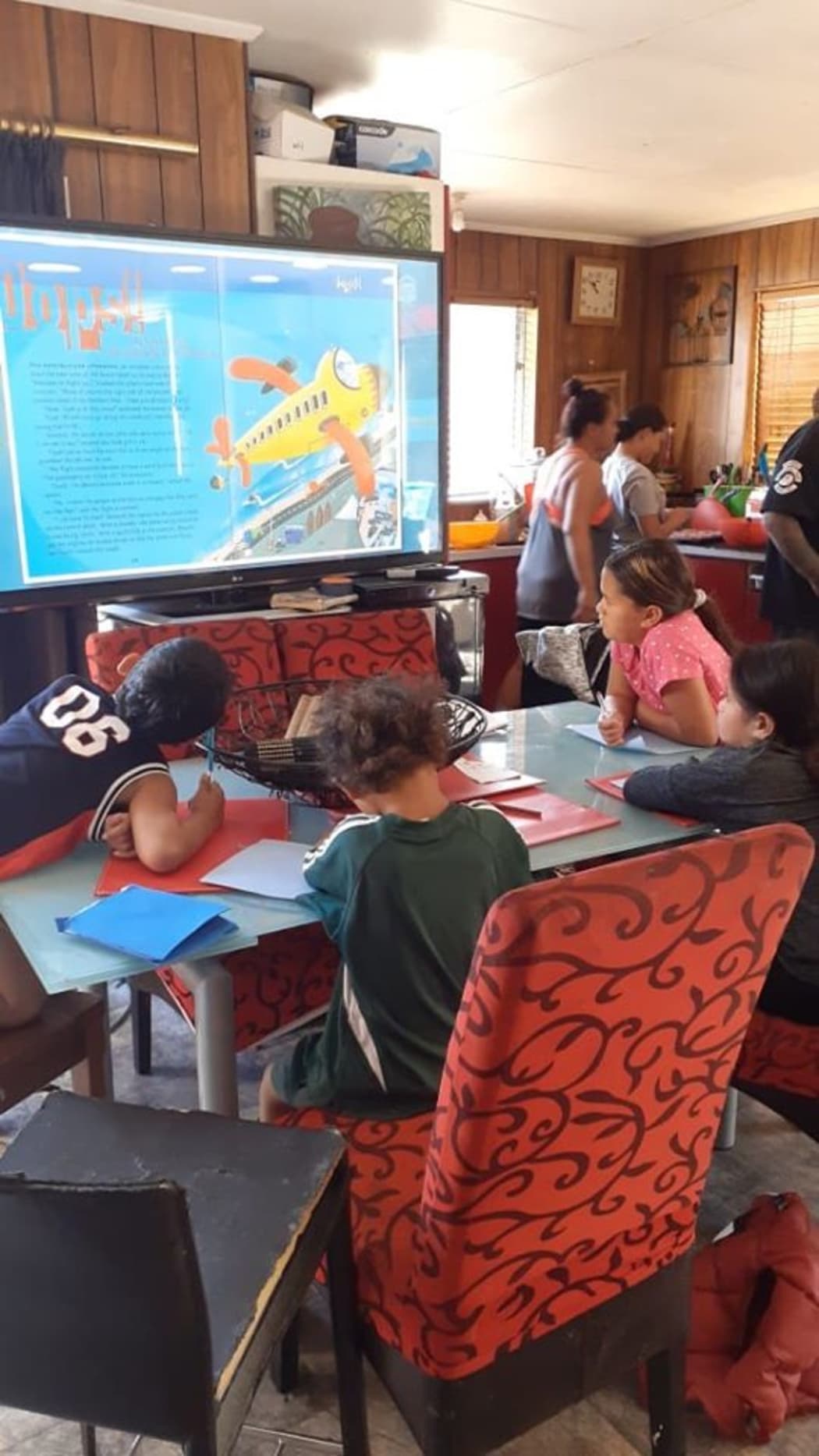 The Manawai mokopuna doing lessons at home.