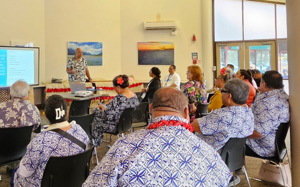 Akerei Maresala-Thomson facilitates a discussion on strengthening the relationship between the Manurewa Local Board and Pasifika communities.