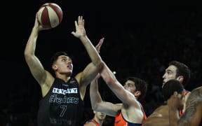 Reuben Te Rangi of the Breakers goes to the hoop. 2014.