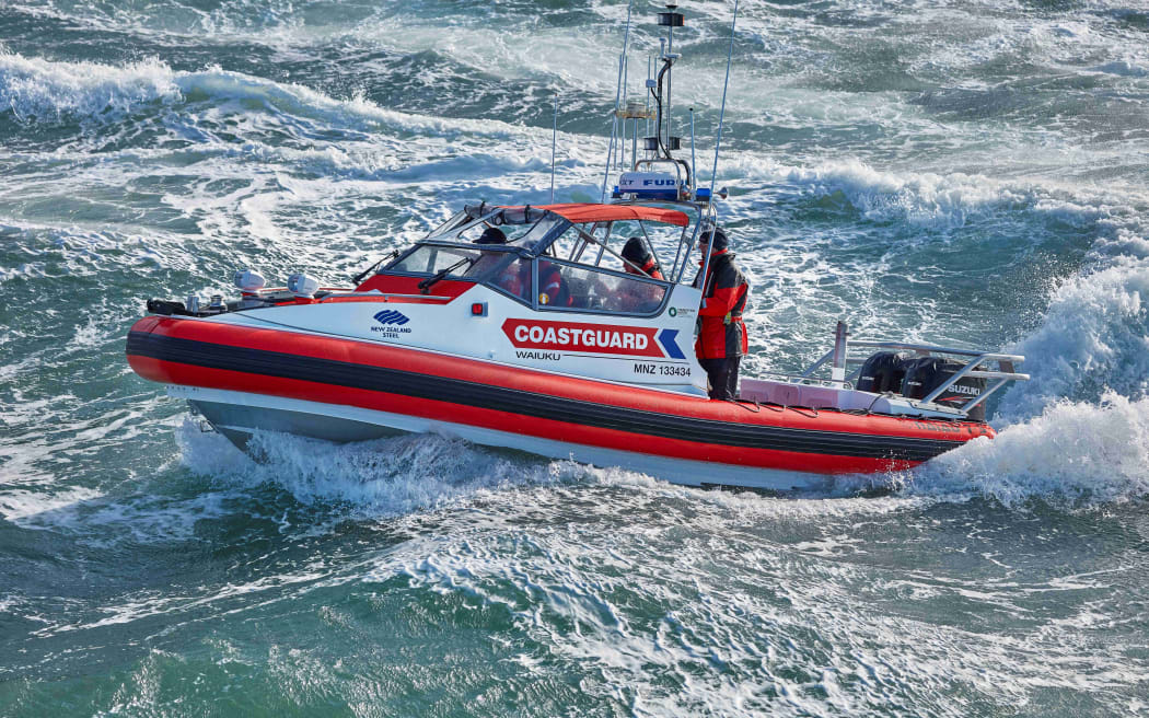Two rescued after boat capsizes while crossing Manukau bar RNZ News