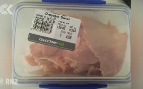 Should supermarkets allow BYO plastic containers at the deli: RNZ Checkpoint