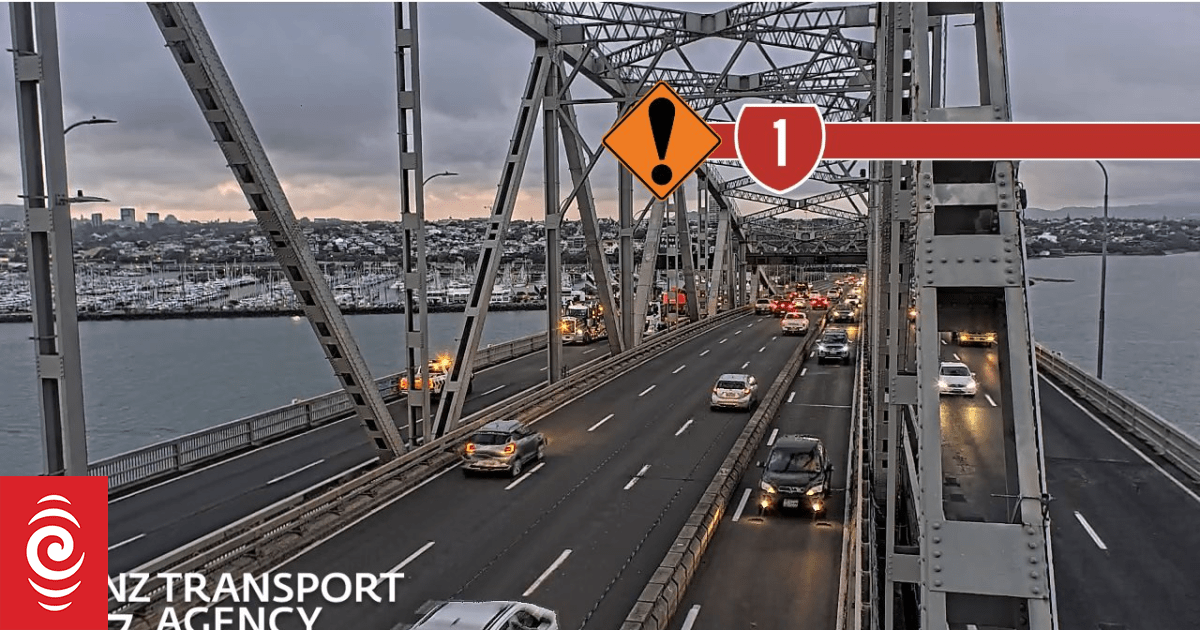 Delays on Auckland Harbour Bridge after roadworks equipment breakdown