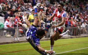 Dallin Watene-Zelezniak of the Warriors scores a try.