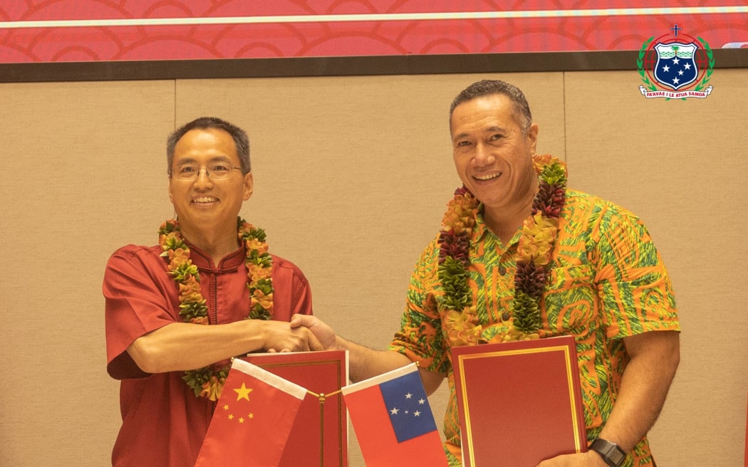 China's Ambassador to Samoa Fei Mingxing (left) and the Chief Executive Officer of the Ministry of the Prime Minister and Cabinet, Agafili Shem Leo.