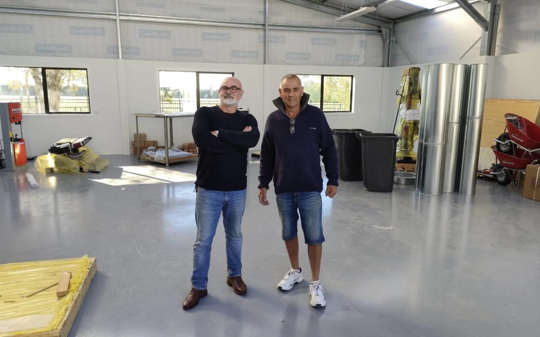 Bruce Kearney (left) chats to former Kaiapoi High School building teacher Peter Graham, who has been helping to set up the new Rangiora High School building classroom.