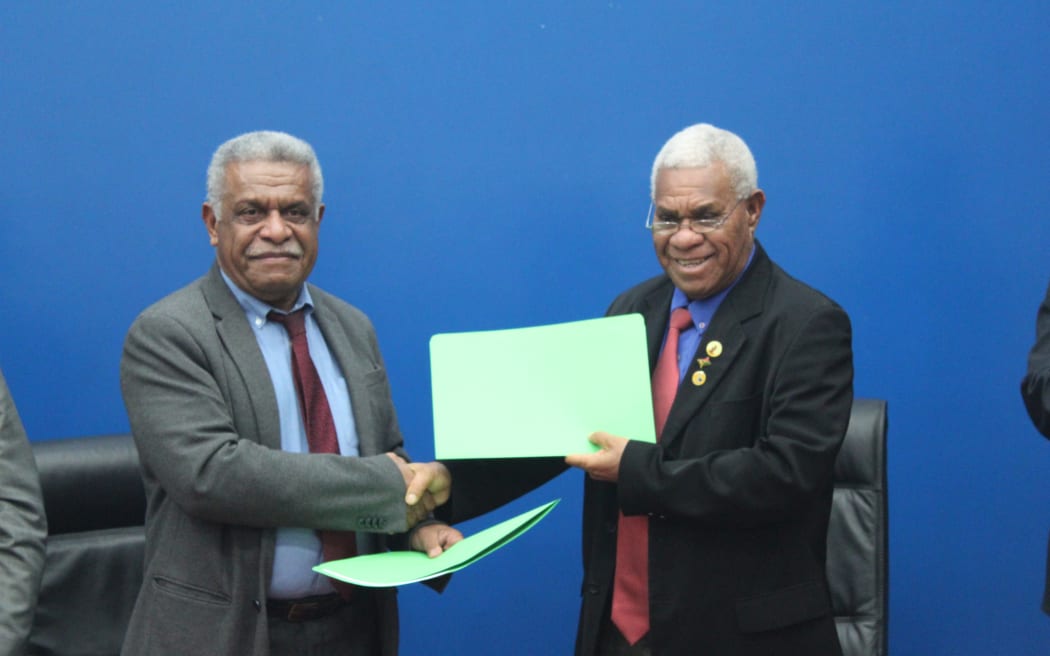New Caledonia president Louis Mapou and Vanuatu prime minister Bob Loughman exchanging a memorandum of understanding which paves the way for a second submarine cable installment in New Caledonia.