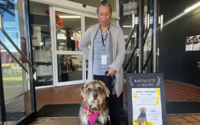 Dinah-lee Tui with her dog Koko at Northcote Library.
