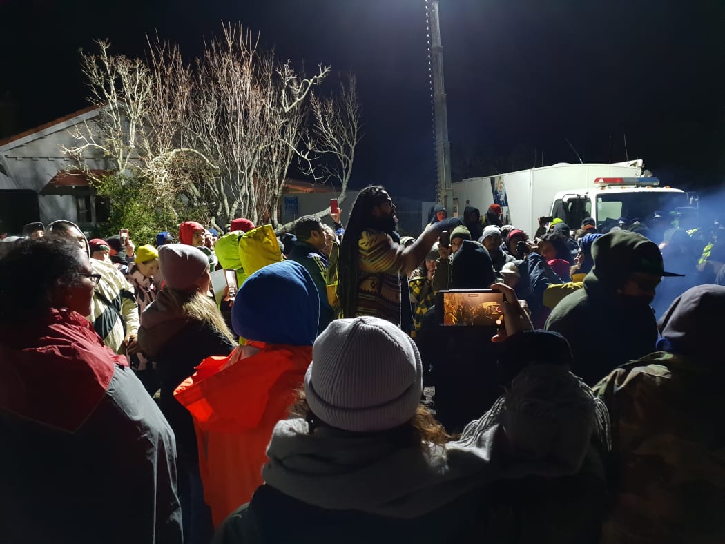 Police presence ramps up at Ihumatao on the evening of 5 August 2019.
