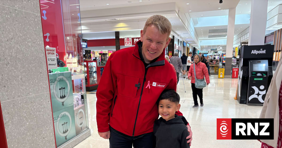 Election 2026: Labour pledges $7 million to get kids off screens and 'back to being kids'