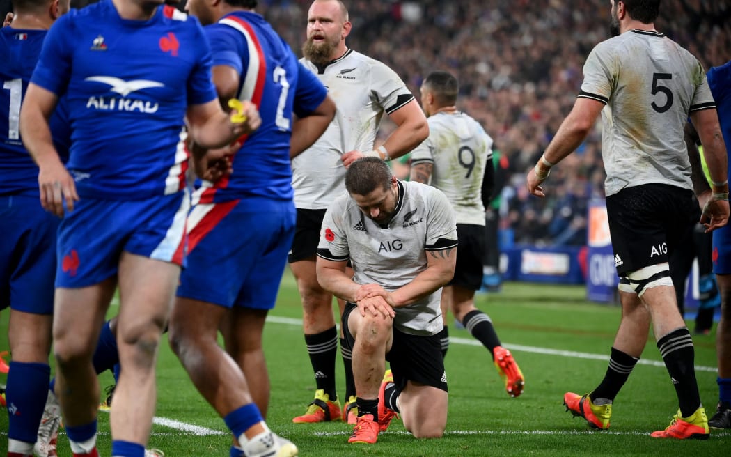 New-Zealand's prop Nepo Laulala (C) reacts during the Autumn Nations Series rugby union match between France and New Zealand at the Stade de France in Saint-Denis, near Paris, on November 20, 2021. (Photo by FRANCK FIFE / AFP)
