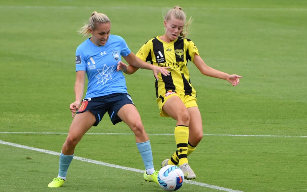 Sydney FC Remy Siemsen and Phoenix Alyssa Whinham.