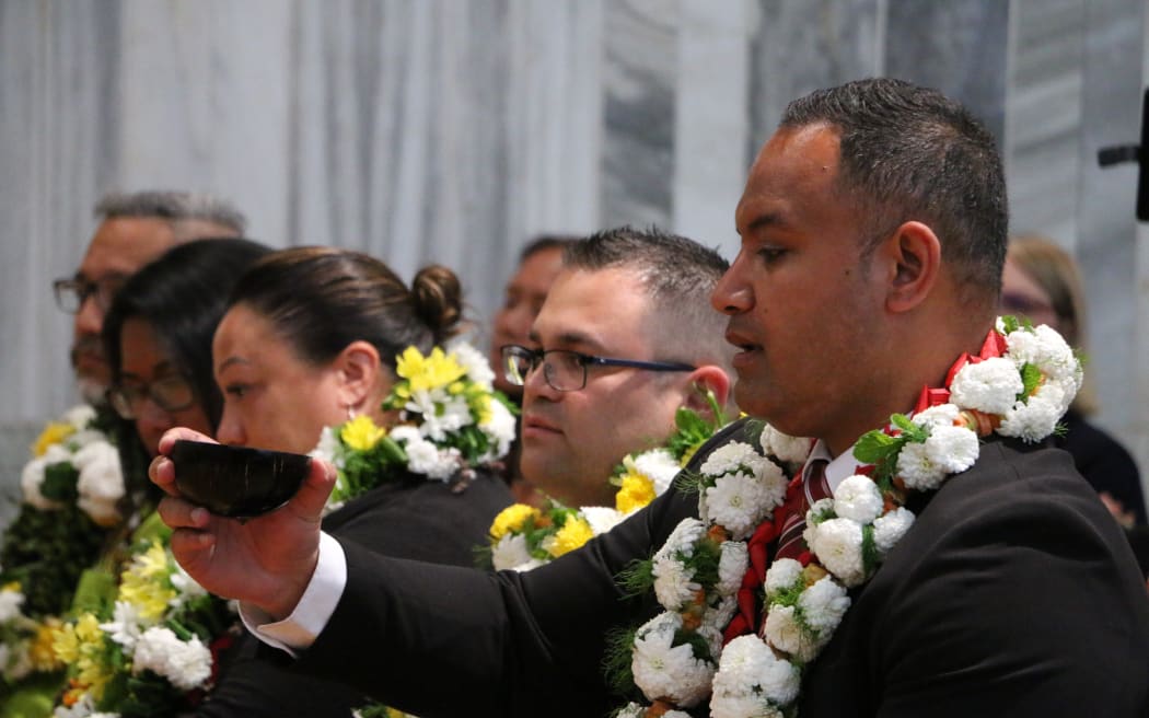 Anae Dr Neru Leavasa says a few words during the 'Ava ceremony at parliament. December 30 2020.