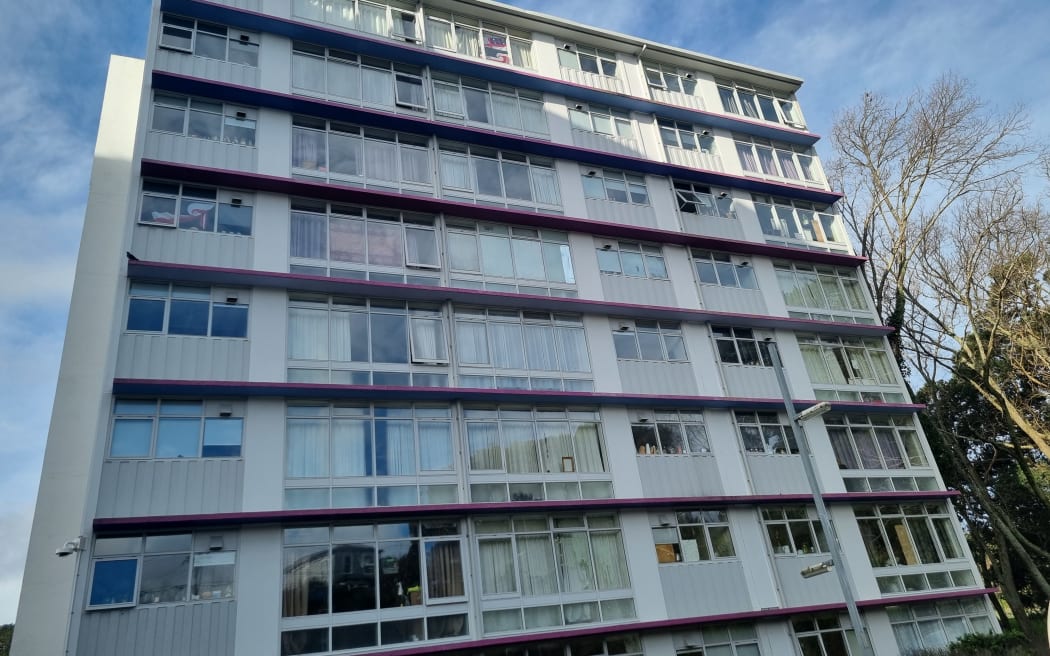 Residents in a Wellington social housing complex are taking desperate measures to avoid the unbearable summer heat.