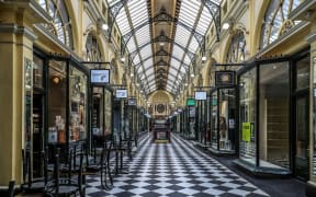 A general view of an empty Arcade Plaza in Melbourne on July 16, 2021, after Australia's second largest city entered a fresh lockdown amid a resurgence in coronavirus cases. (Photo by ASANKA BRENDON RATNAYAKE / AFP)