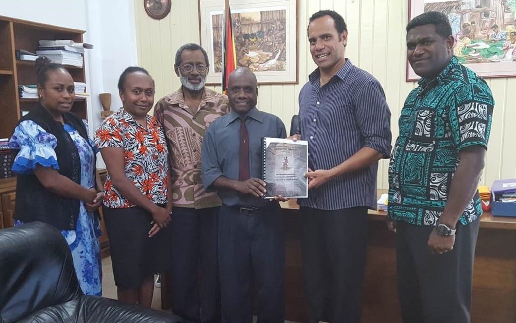 Vanuatu Constitutional Review Committee with its report.