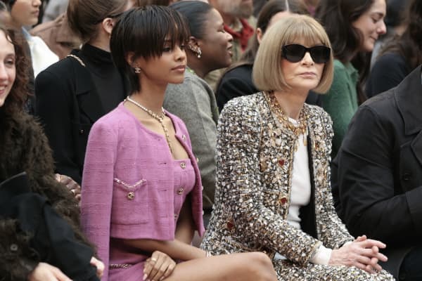 South African singer Tyla (2nd R) and British-US editor-in-chief of Vogue Anna Wintour attend the presentation by Chanel for the Womenswear Ready-to-wear Fall-Winter 2025/2026 collection as part of the Paris Fashion Week,