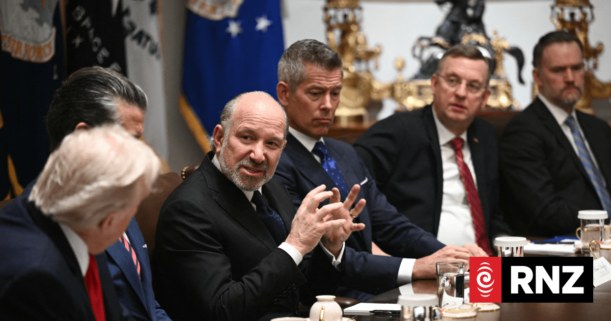 Trump's commerce secretary planned lunch on Epstein's island