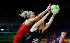 Samantha Sinclair of New Zealand competes against Chelsea Pitman of England.