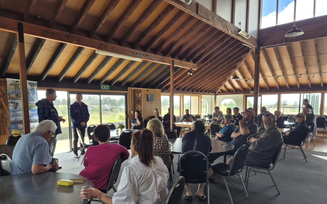 Pōrangahau residents meet with National MPs.