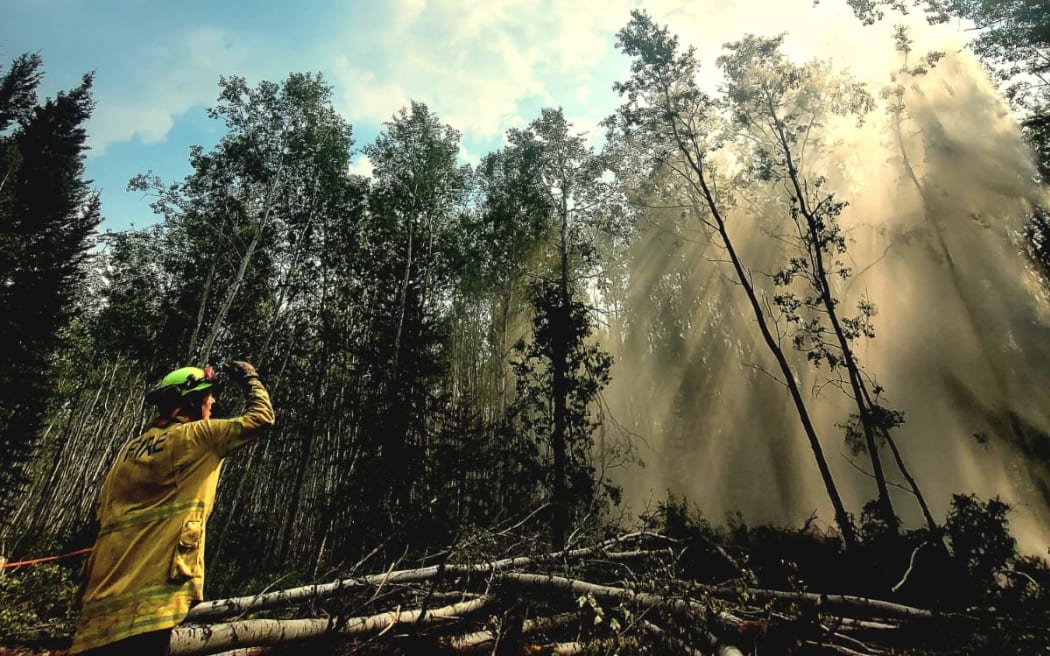 Kiwi firefighters helping out in Canada