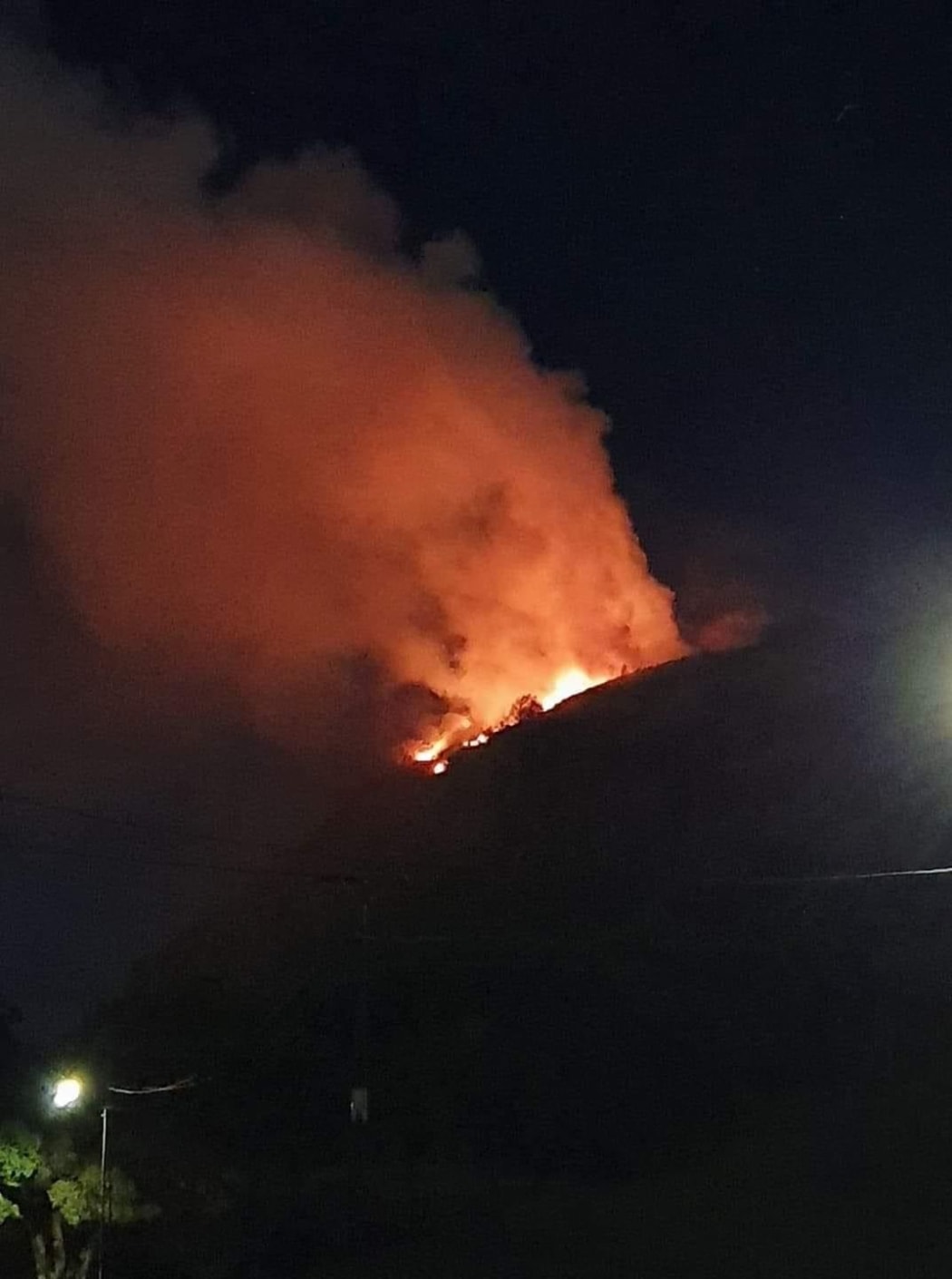 A fire has erupted on Mt Wellington.