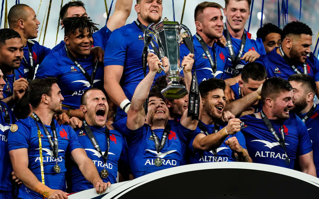 France's Antoine Dupont lifts the Six Nations trophy.