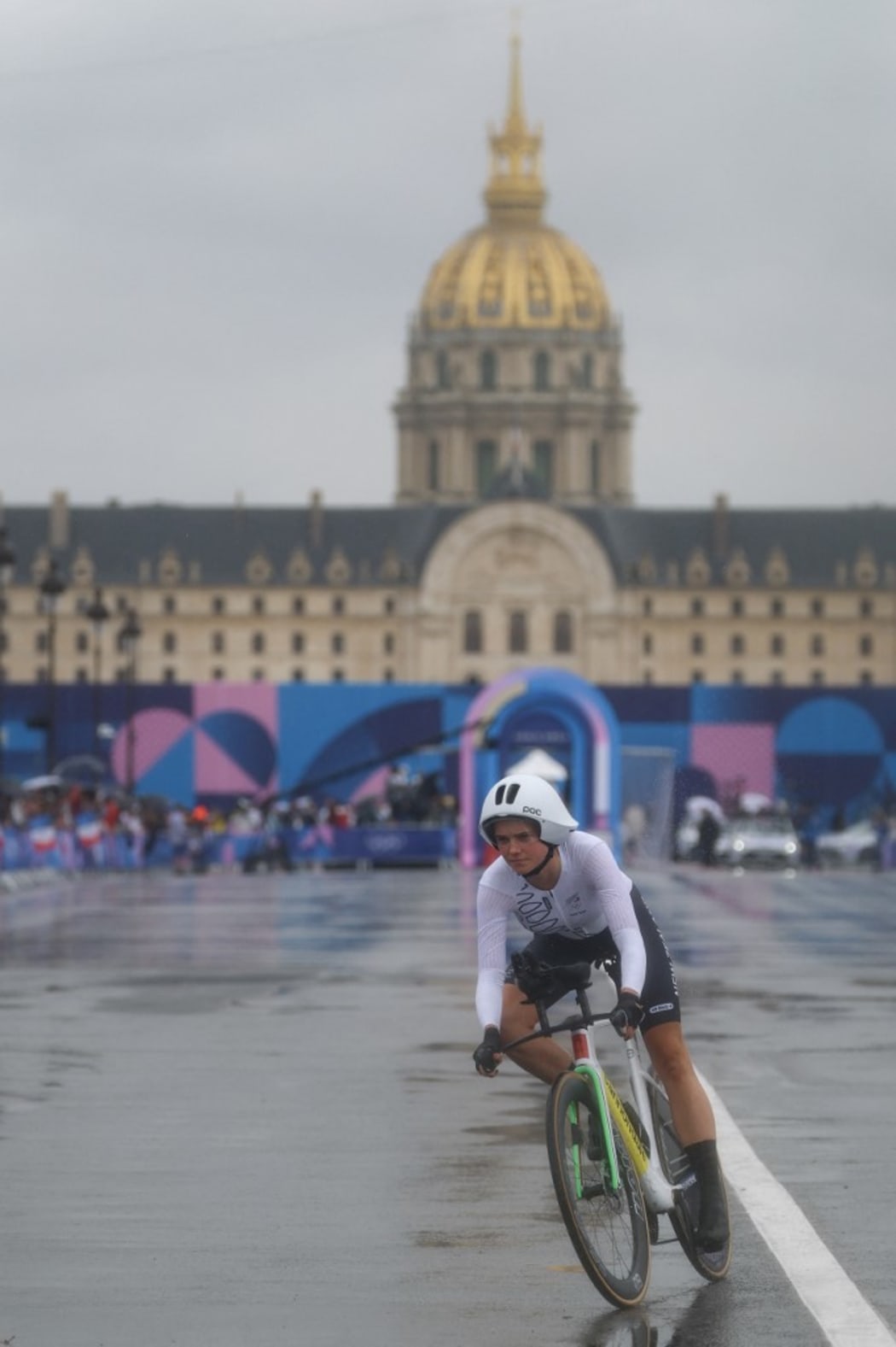 New Zealand's Kim Cadzow cycles at the start at Invalides as she competes in the women's road cycling individual time trial during the Paris 2024 Olympic Games in Paris, on July 27, 2024. (Photo by Emmanuel DUNAND / AFP)