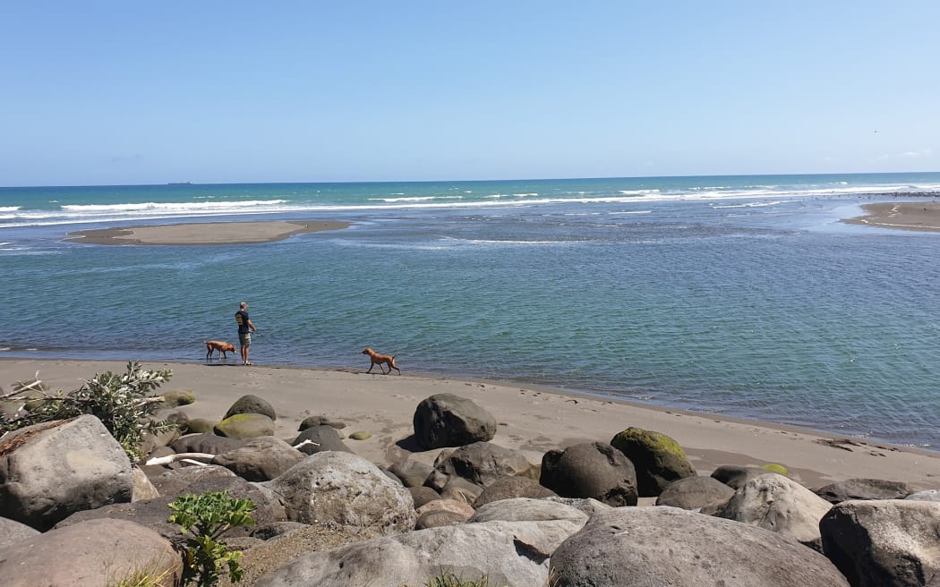 Waiwakaiho river at mouth