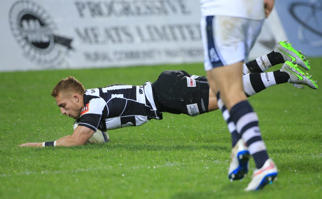 Ihaia West scores for Hawke's Bay