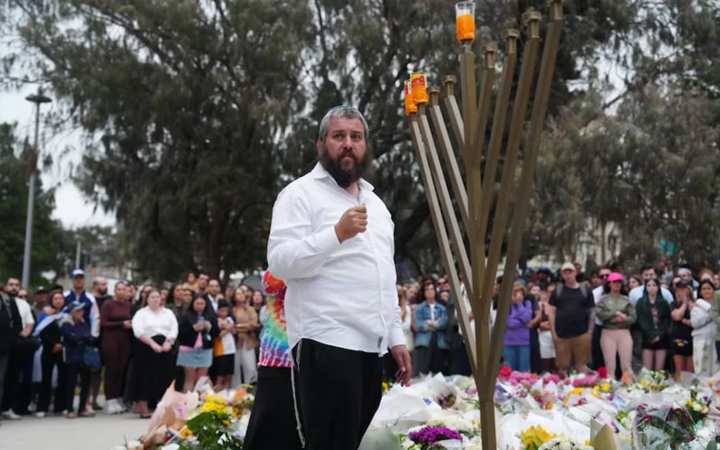 Rabbi Yossi Shuchat addressed the crowd before lighting the Menorah.