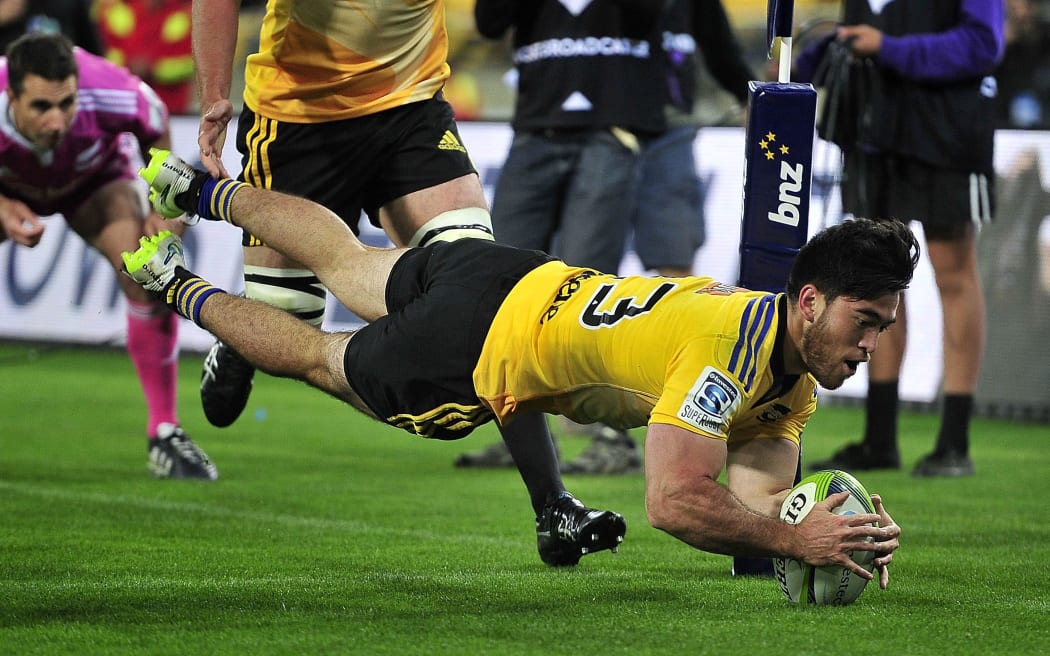 Nehe Milner-Skudder dives over to ice the Hurricanes' sixth straight win