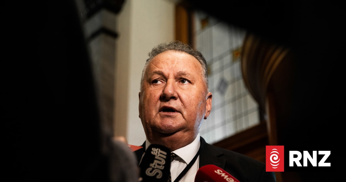 Shane Jones accuses kiwifruit industry of 'slave practices', slams National over regional shakeup