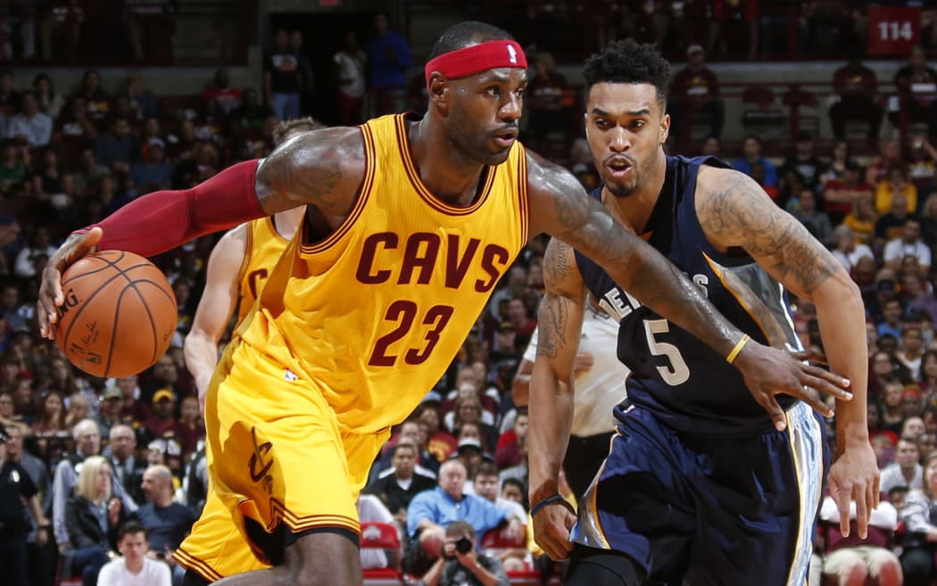 Le Bron James has signed a lifetime deal with Nike.