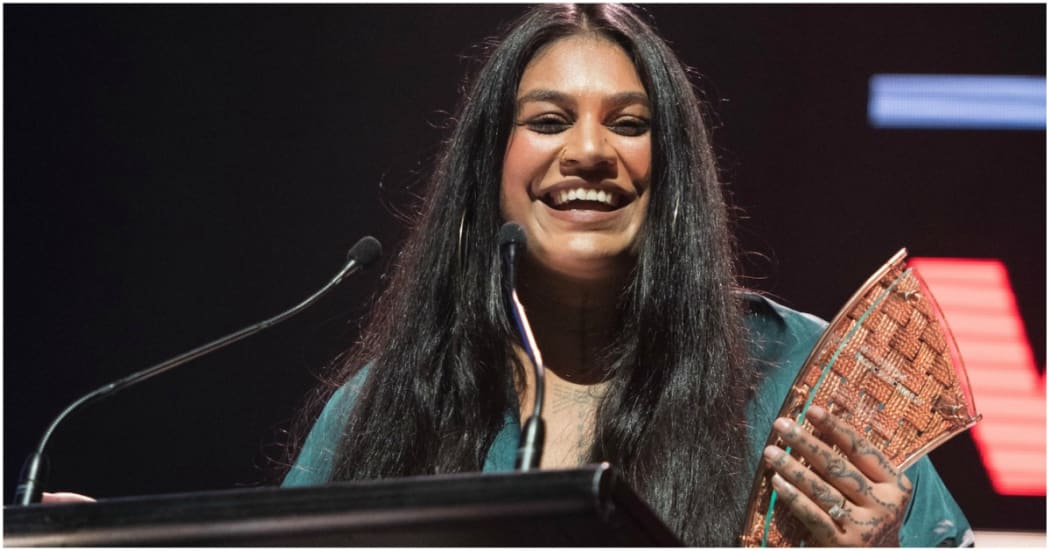 Aaradhna accepting her third award for the night - Best Pacific Female Artist.