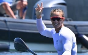 New Zealand's Lisa Carrington celebrates after winning gold in the women's kayak single 500m final during the Tokyo 2020 Olympic Games at Sea Forest Waterway in Tokyo on August 5, 2021. (Photo by Luis ACOSTA / AFP)