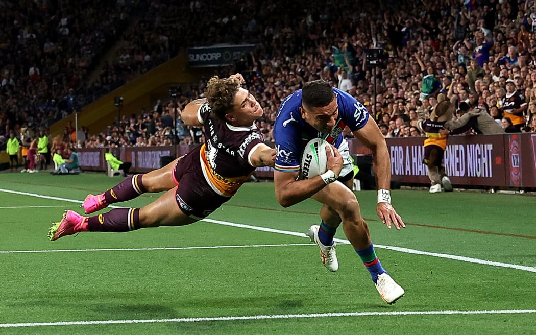 Marcelo Montoya of the Warriors scores a try during the NRL preliminary final against the Brisbane Broncos