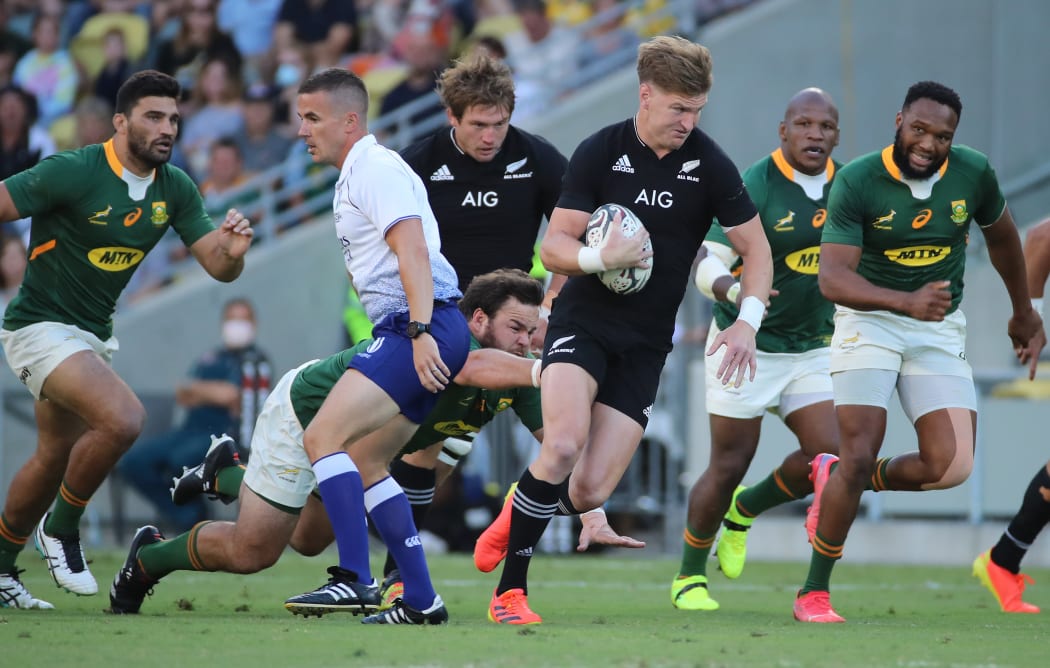 Jordie Barrett breaks the line against the Springboks