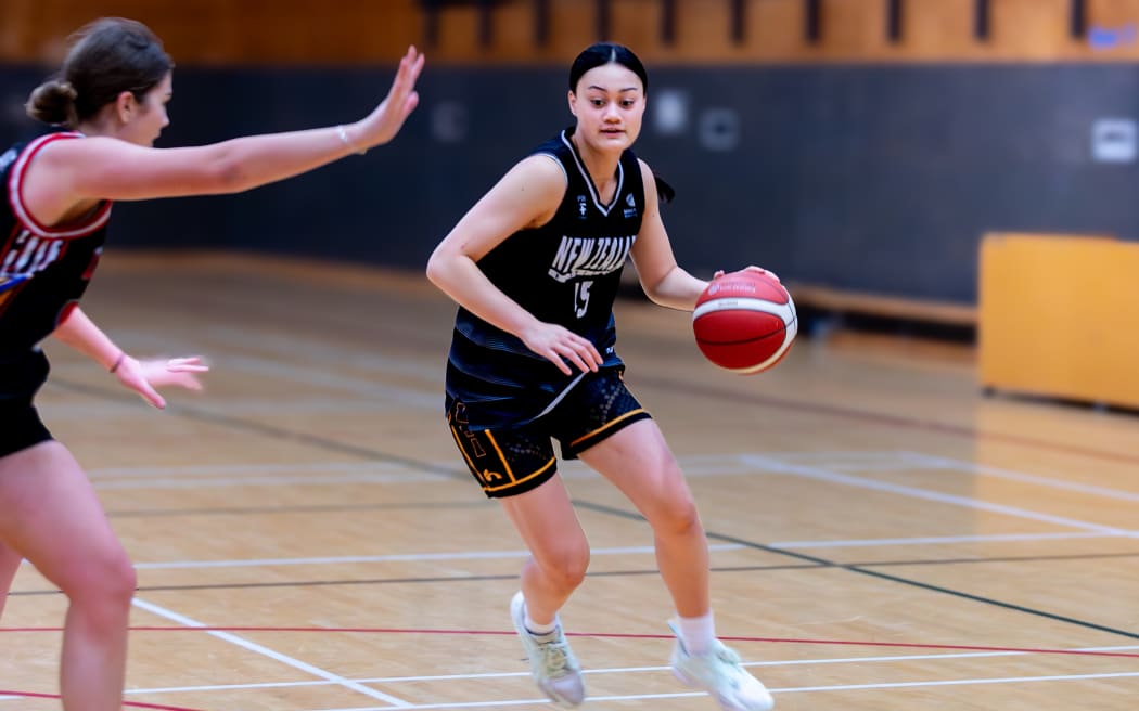 samoa maori basketballer goes pro at 15