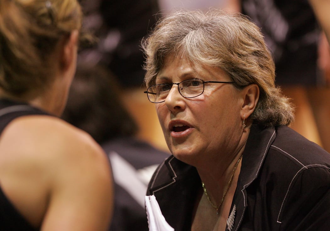 Former Silver Ferns' coach Leigh Gibbs speaking to the players in 2006.